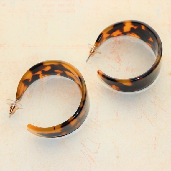 New 80s Inspired Geometric Acrylic Hoop Earrings - Picture 2 of 4